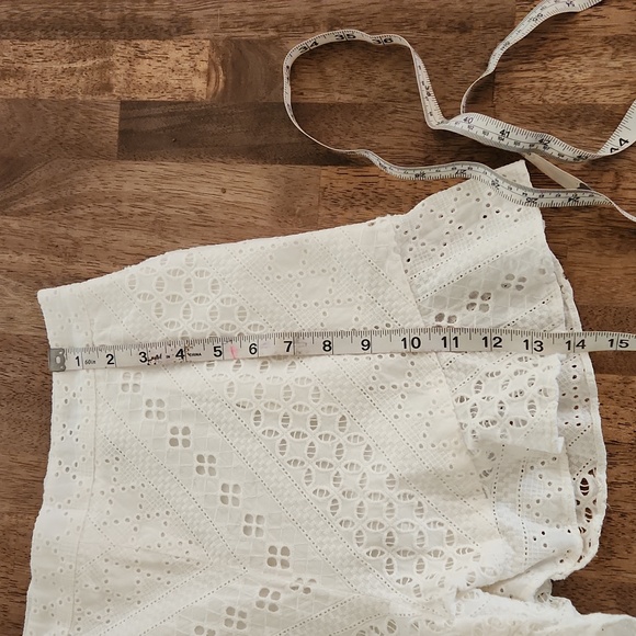 NWOT BCBG MAXAZRIA Eyelet Lace Short - Size Small - Picture 13 of 13